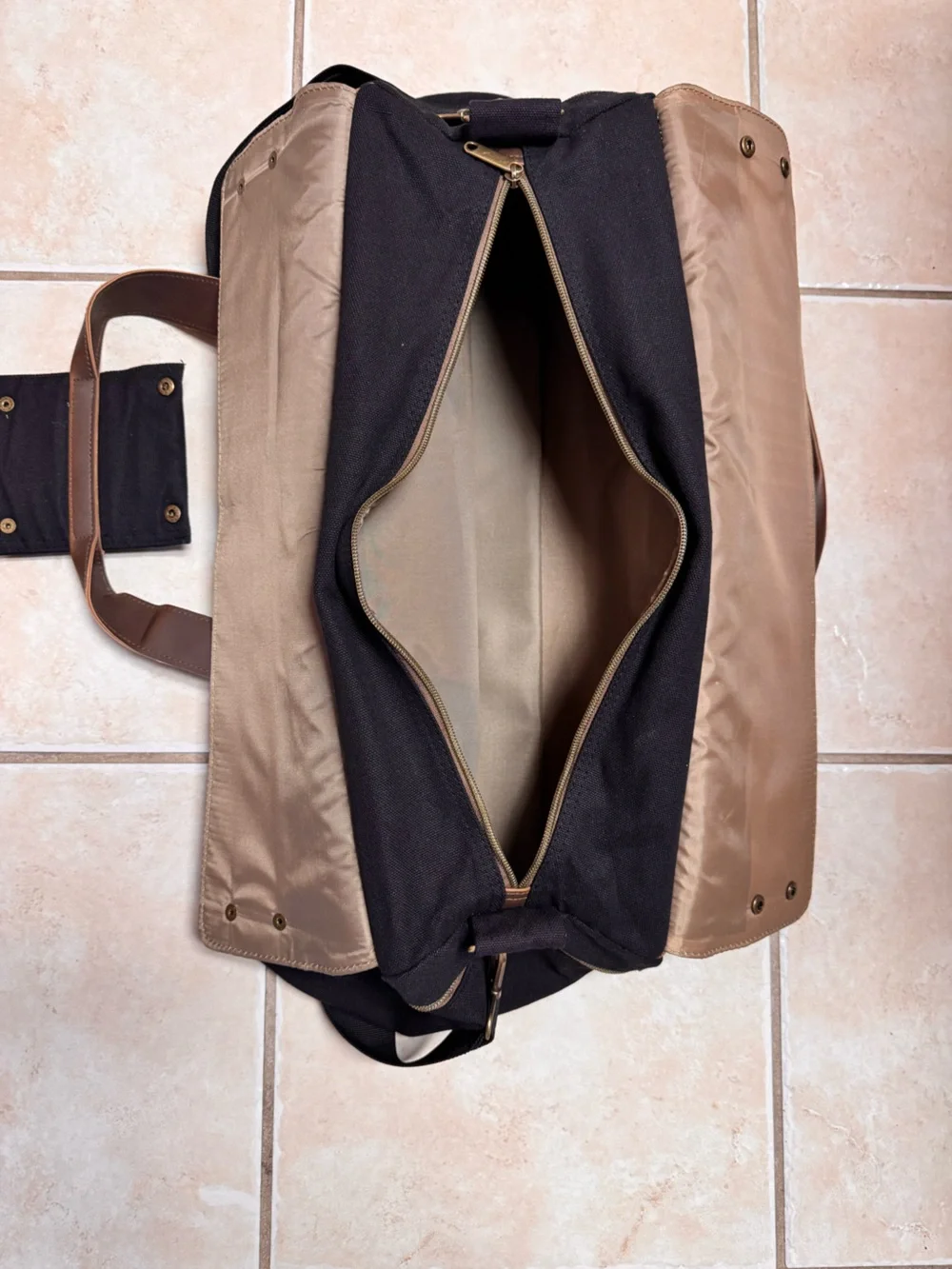 Finley Mill Collection Skyward Insurance Brown Leather Weekender Bag
